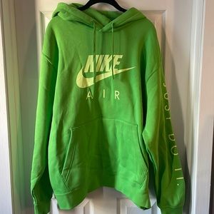 Men’s Nike sweatshirt